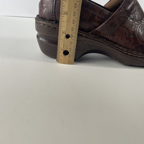 Boc BORN concepts brown leather flower embossed clogs women's 9/40.5 - Picture 7 of 7